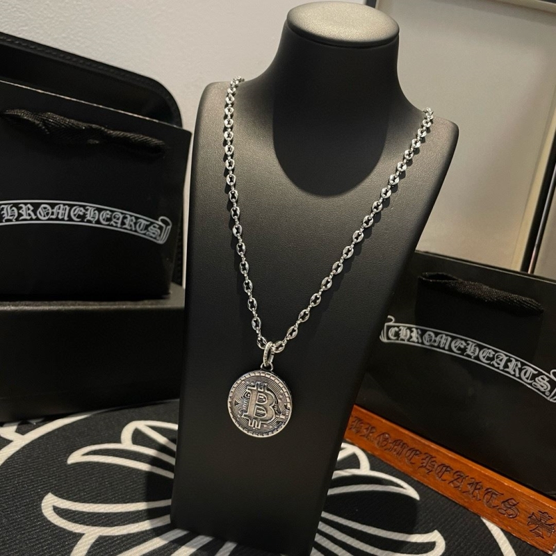Ch*0me He**ts necklaces